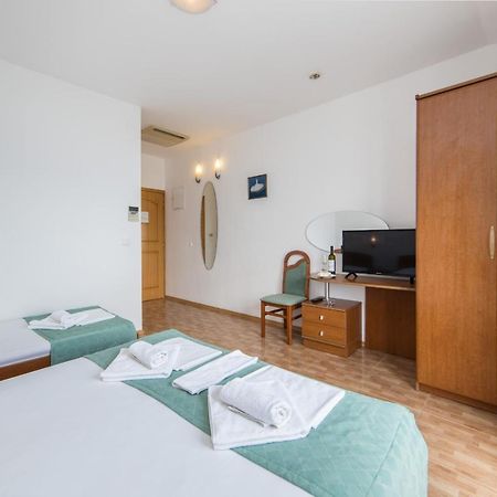Hotel Riva Brist Exteriör bild